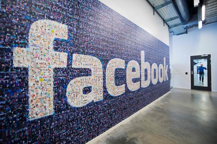 Letette a nagyesküt a Facebook: 2020-ra már teljesen ingyenes áramról működik majd a közösségi oldal