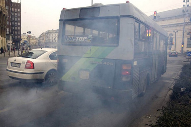 Jelentős nitrogén-dioxid-szennyezettség a buszmegállókban