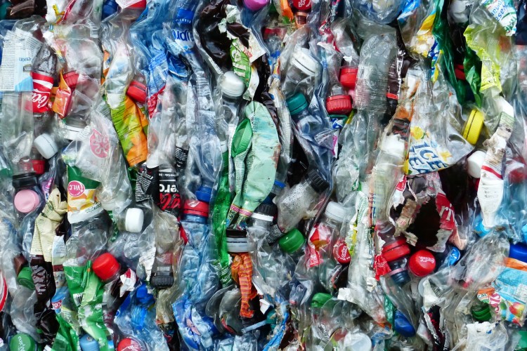 A francia GPD-vel egyenlő a műanyagszemét által okozott éves veszteség