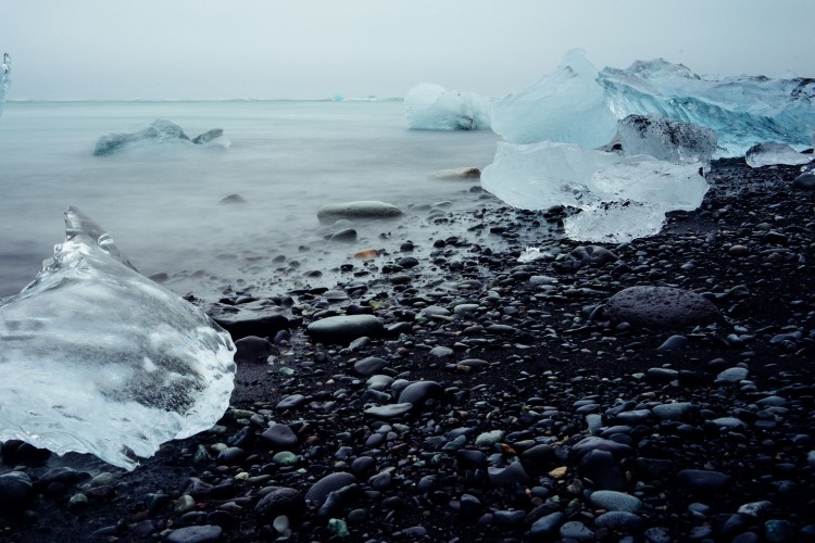 Elég nagy a baj: már az Északi-sarkkörön is autógumik darabkáit találják