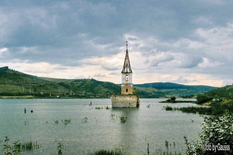 Ürítik a víztározót, látható lesz a víz alatti Bözödújfalu