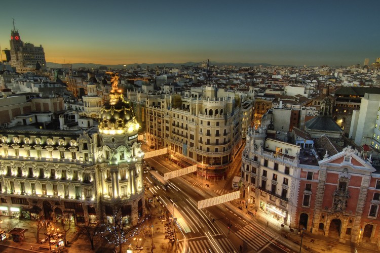 Kitiltják Madrid belső kerületeiből a környezetszennyező személyautókat 2025-től
