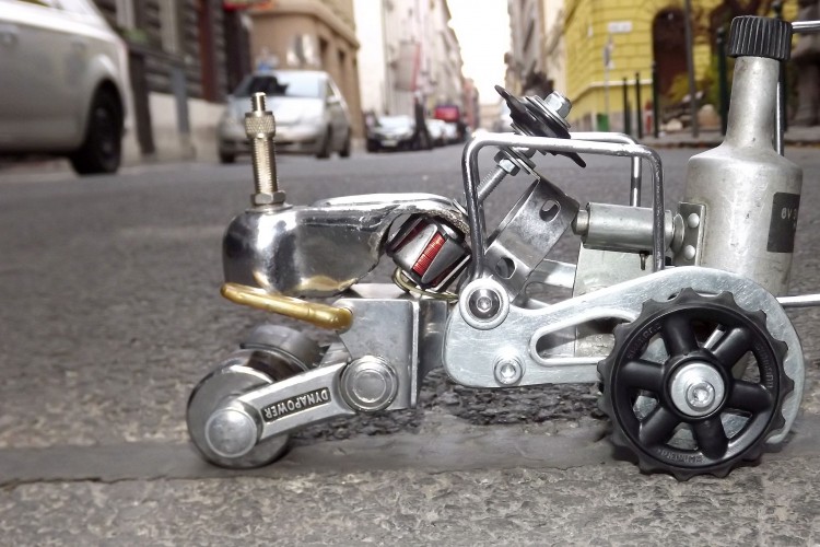 Elefánt, virág, madár és robot – „Gulyi” módra, használt kerékpárból