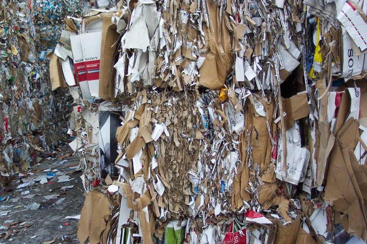 Nem csak a műanyaggal van baj - Belefullad a papírhulladékba Európa