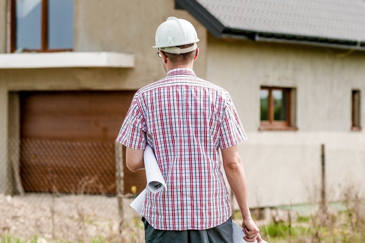 Tízből nyolc hazai házból szökik az energia