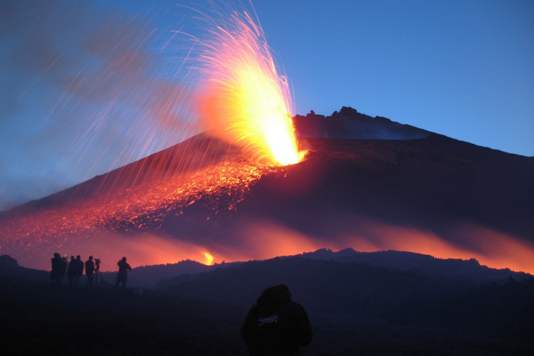 Folytatódott az Etna kitörése