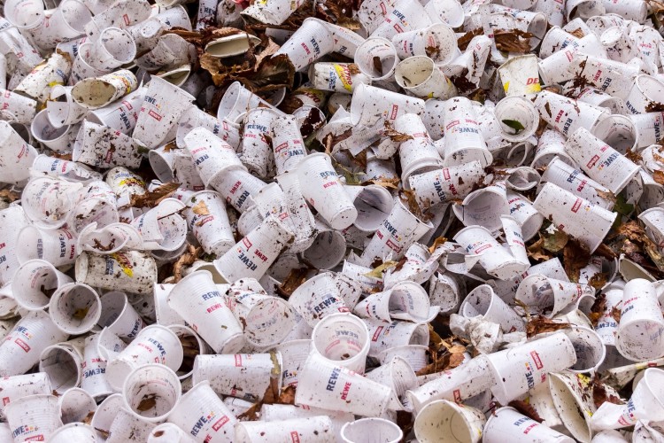 Visszavont műanyagtörvény: a műanyaglobbiért felhigítva tálalnák ismét?