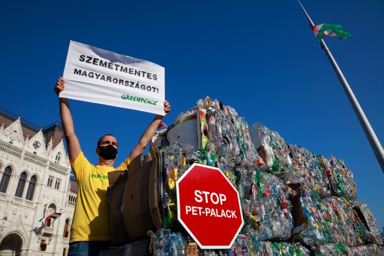 Egymilliárd darab PET-palackot nem hasznosítunk újra Magyarországon