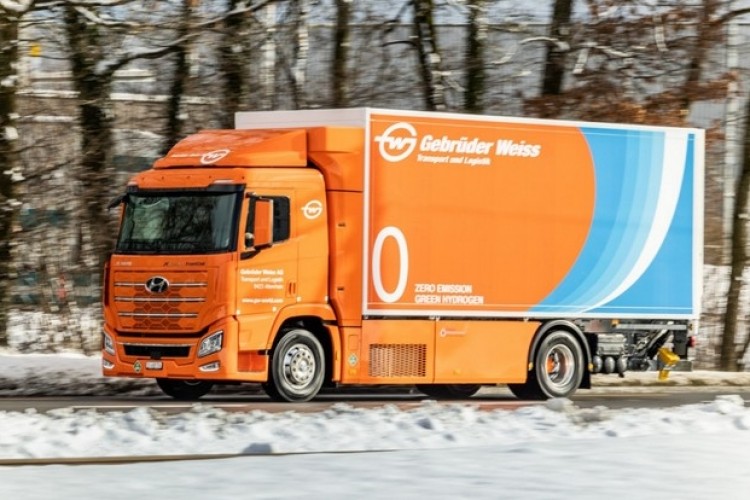 Megkezdődött a legelső hidrogénhajtású teherautó tesztelése