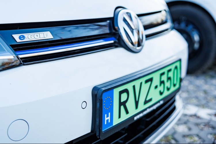 Áprilisban is az európai élvonalban az elektromos személyautó-flotta hazai bővülése