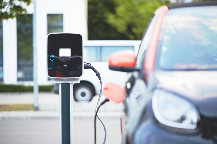 Meghosszabbították a határidőt - eddig 3000 elektromos gépkocsira fizettek ki támogatást a vállalati programban