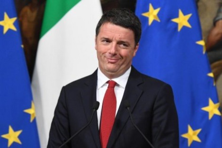 Szemétháború Renzi és az Öt Csillag Mozgalom között