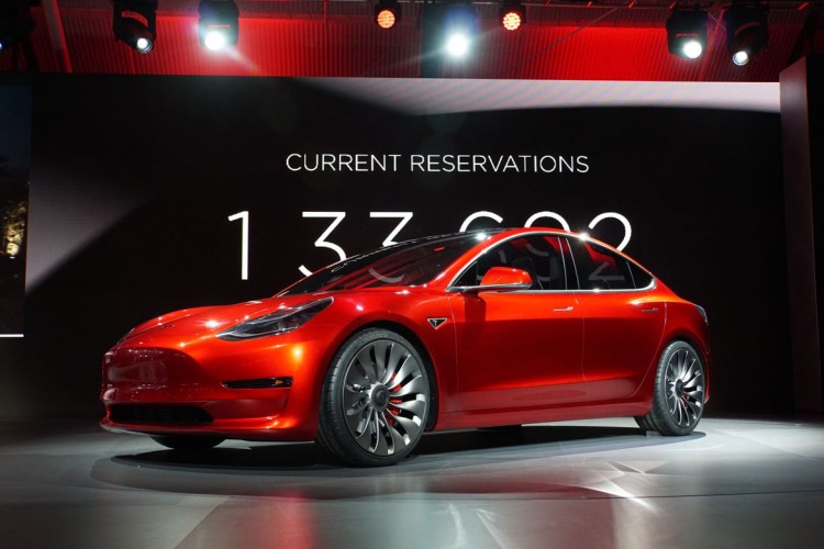 Akár be is jöhet a Model 3 a Teslának