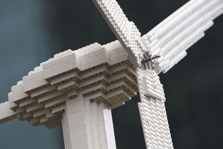 A Lego fogott 146 000 kockát, és összerakott egy 7,5 méter magas szélkereket