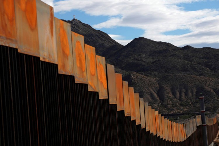 Napkollektoros falat akar Trump a mexikói határra