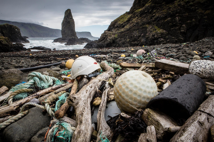 Műanyag szeméttel vannak tele Skócia partjai