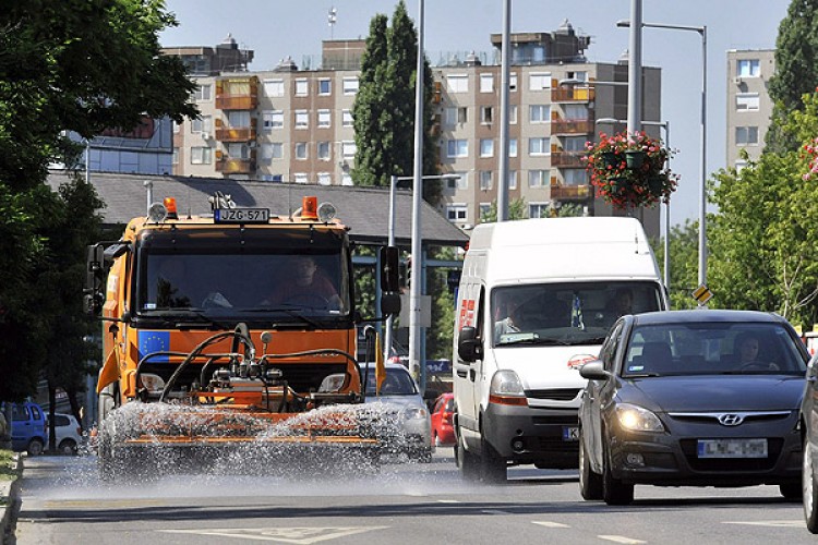Majdnem 4 millió liter víz folyik el naponta Budapest utcáin