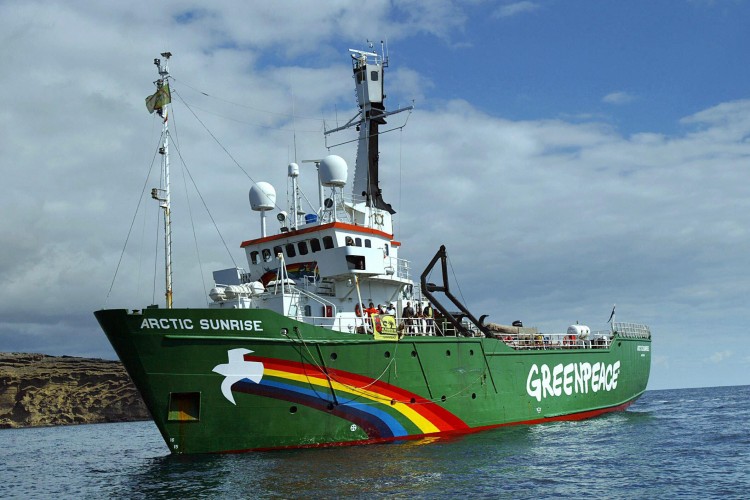 Kártérítést fizet Moszkva a Greenpeace-hajó feltartóztatásáért